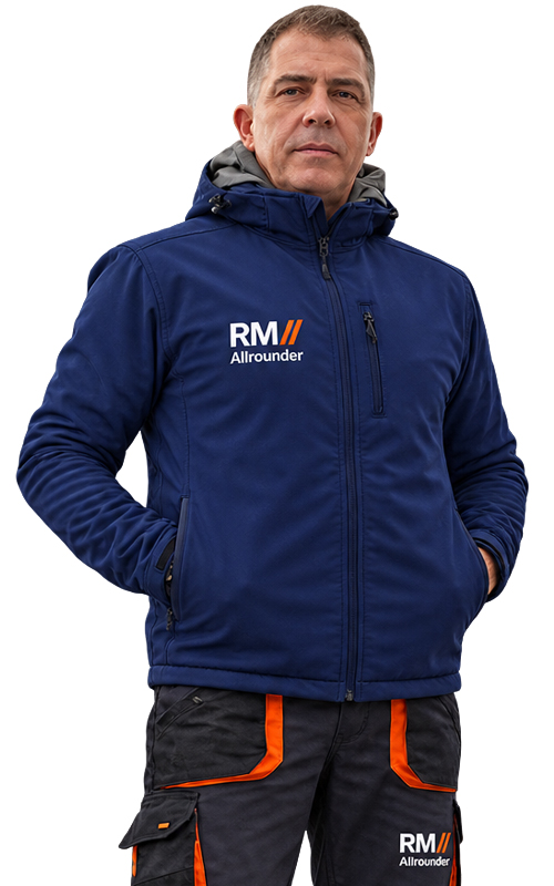 Mitarbeiter von RM//Allrounder in Arbeitskleidung